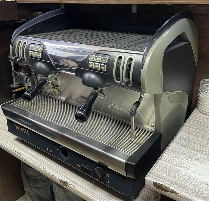 Професійна кавомашина Faema smart