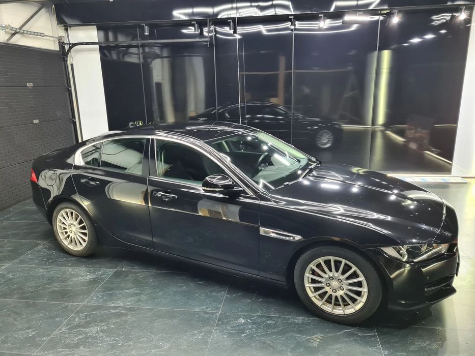 Jaguar XE
