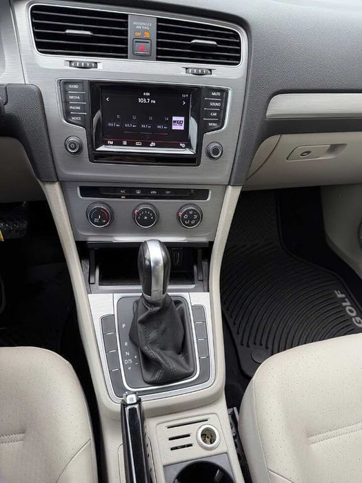 Volkswagen Golf      2015