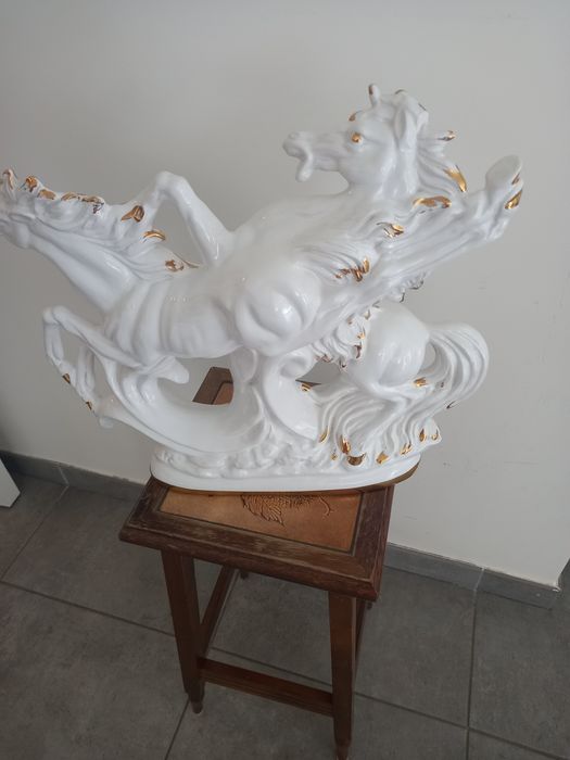 Figurka Porcelanowe Mustangi