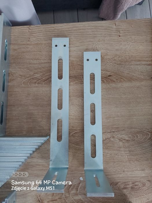 Sprzedam kątowniki 160 sztuk cena podana za sztukę