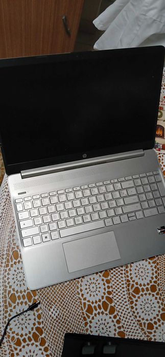 Portatil Hp ryzen 7520u - 16g ram