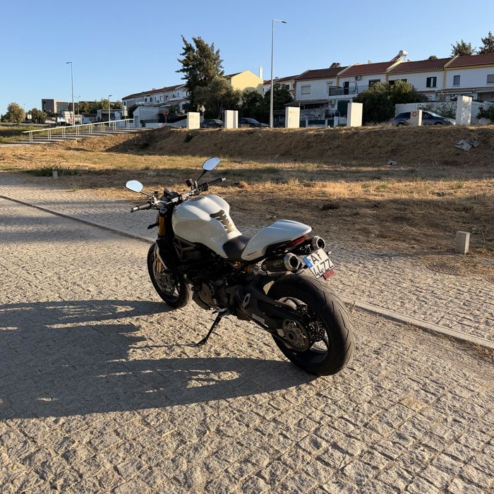 Ducati Monster 1200S