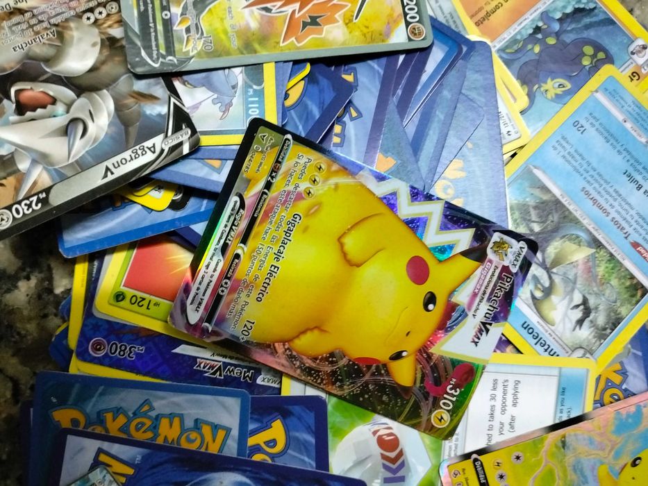 Vendo cartas Pokémon e cromos