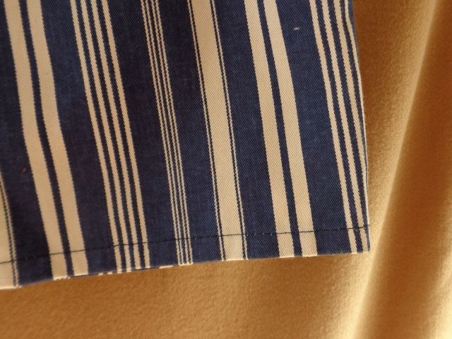 Saia travada, cor azul e creme