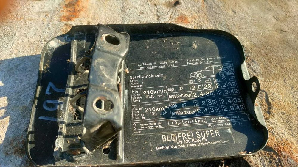 Лючок бензобака (топливного бака) A2207500006 Mercedes S W220