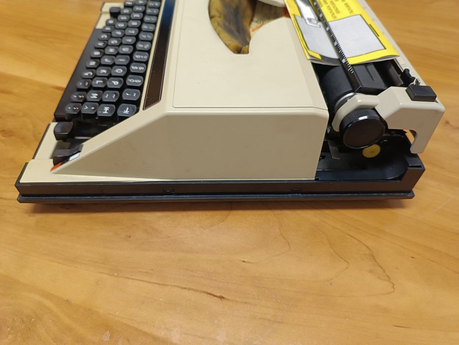 Máquina de escrever Rover 3000