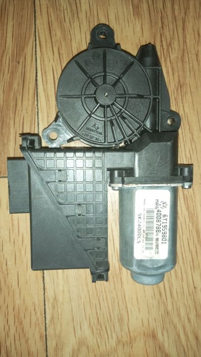 Моторчик электростеклоподьемника Шкода Фабия,  Т5