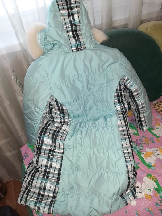 Продам пальто для девочки.
