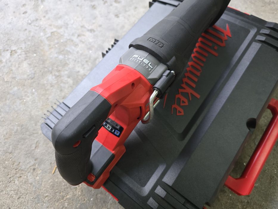 Serra Sabre SAWZALL MILWAUKEE como nova CUSTOU 390e