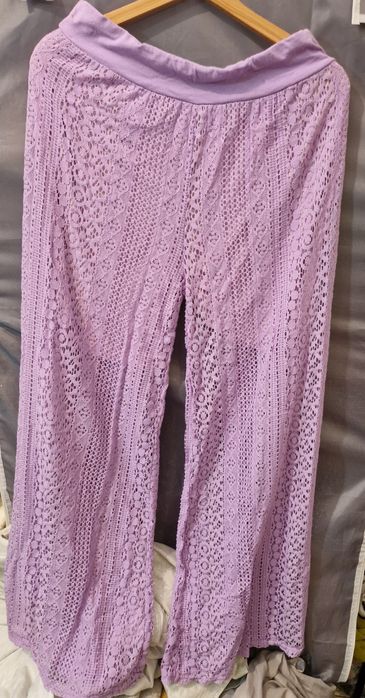 Vendo calças de renda novas