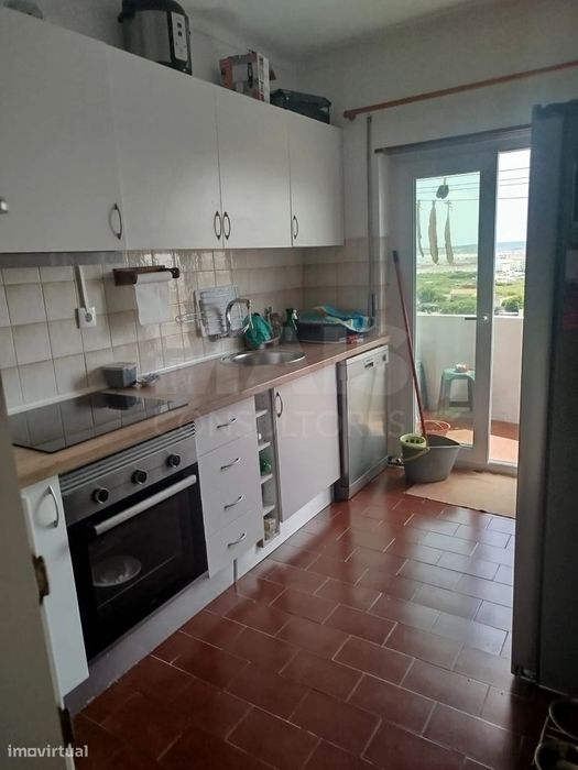T2 Renovado com Varanda e Vista Mar em Peniche