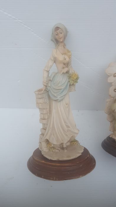 3 estatuetas em marfinite Genuína 10 euros  cada