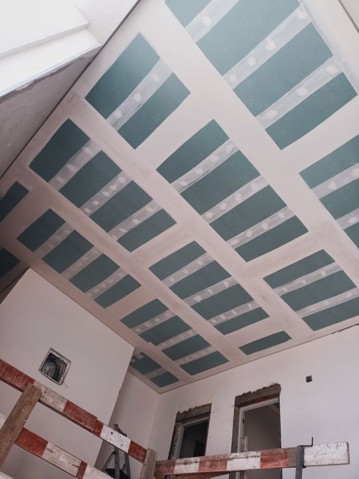 Faço barramentos pladur, estuques ,pinturas e pequenos reparos