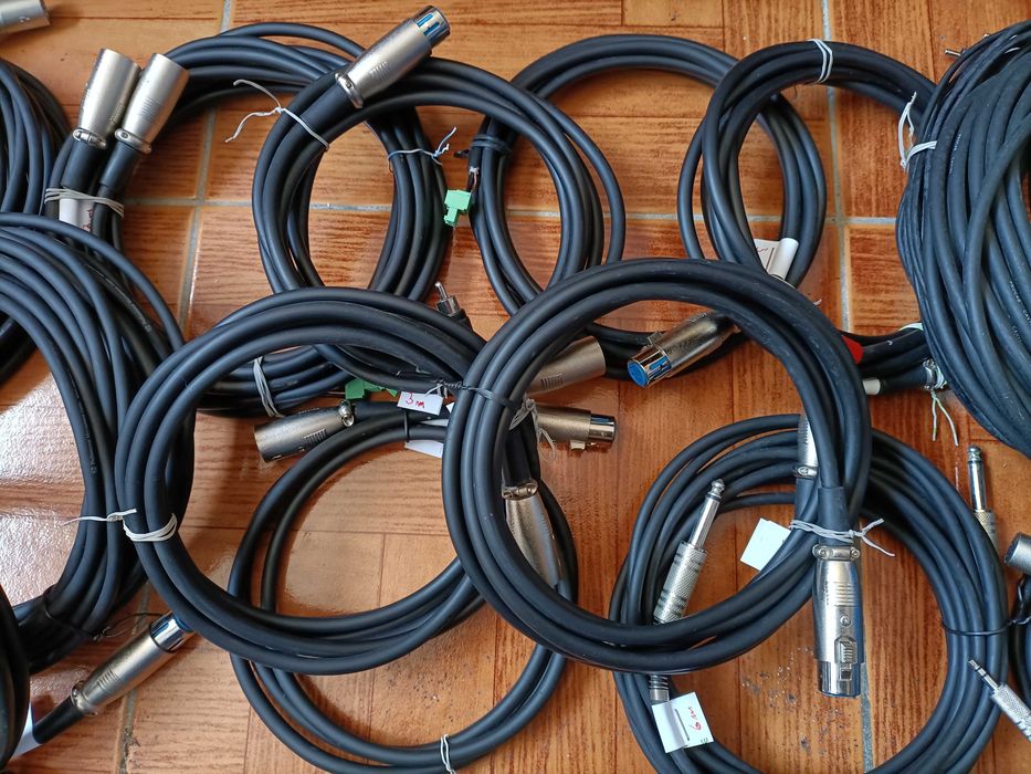 Cabos de áudio profissional (XLR, RCA, jack)