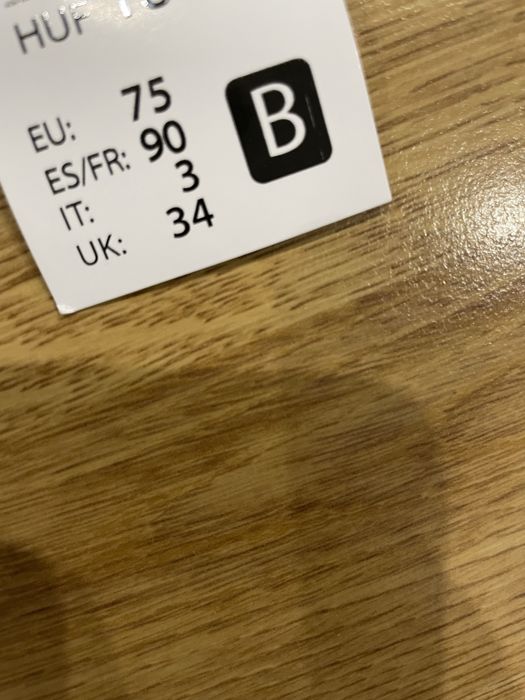 Piękny biustonosz z przedłużaną koronką 75B