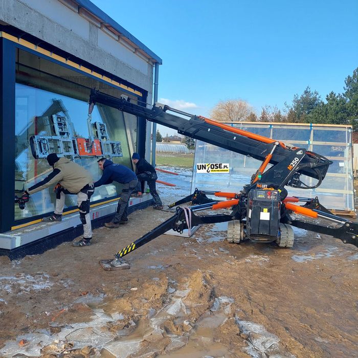 Mini żuraw dźwig pająk do szklenia, szyb, płyt warstwowych, usługi