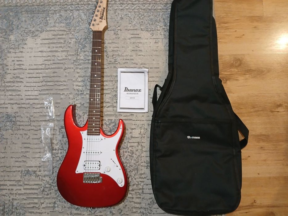 Ibanez - Czerwony Stratocaster, GRX40-CA i pokrowiec thomann