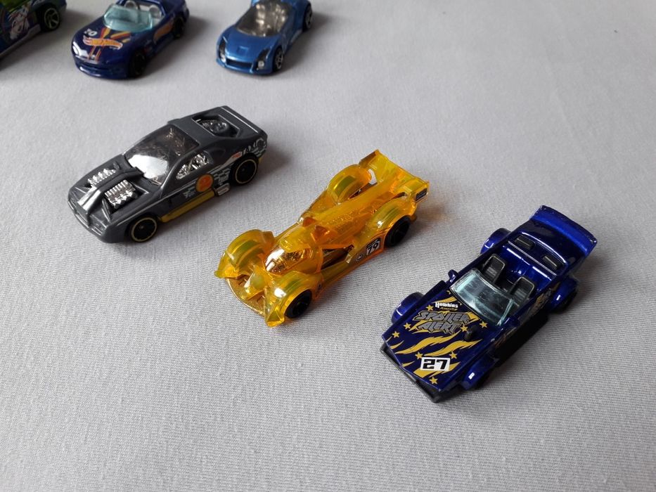 Samochodziki Hot Wheels 15 aut
