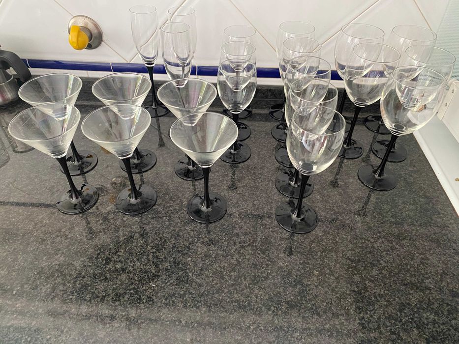 Conjunto de copos de vinho / espumante / martini