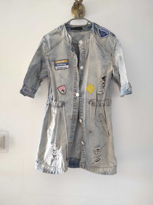 Kurtka jeansowa z naszywkami