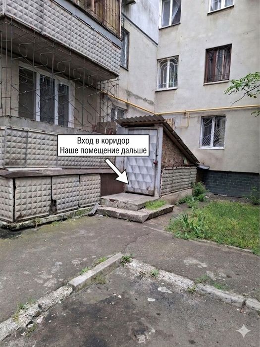 Продам Полуподвал,подвал со светом,туалетом,металопласт.окна в лесках