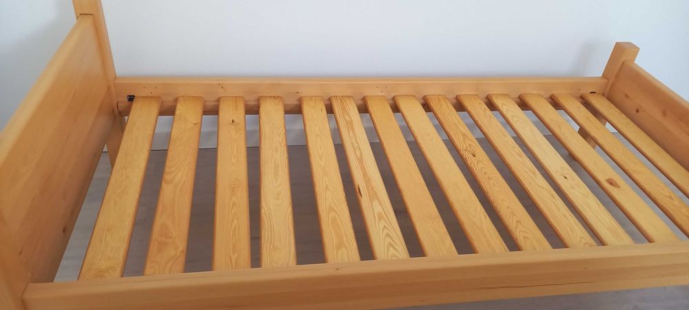 Łóżka drewniane 100