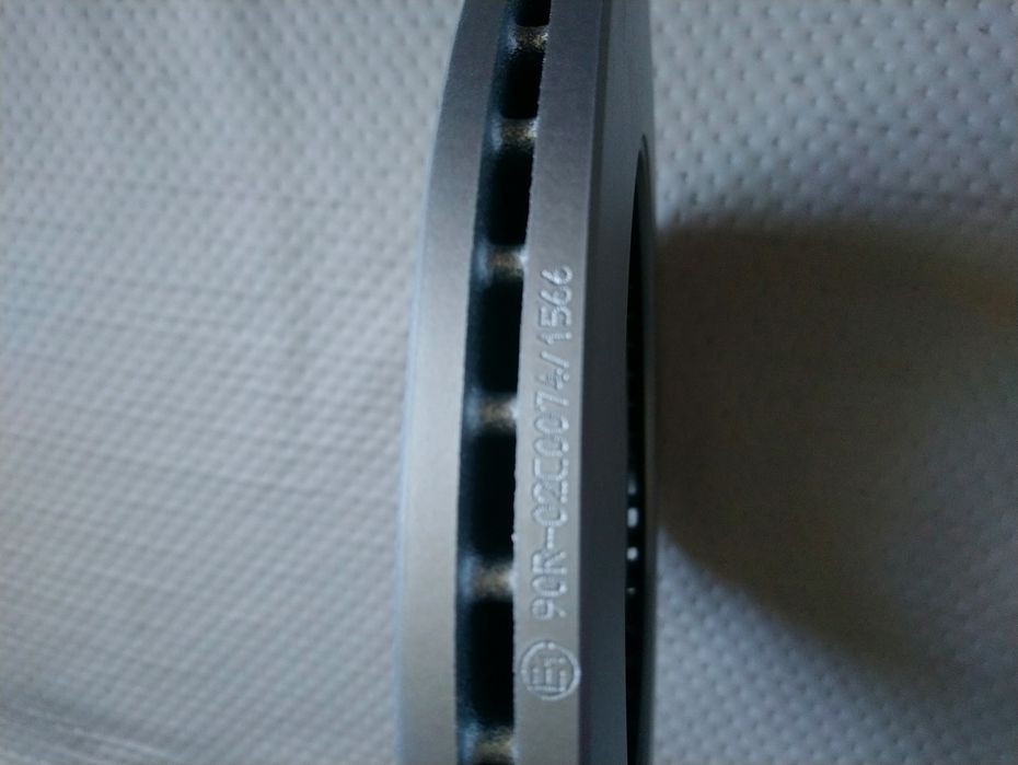 Гальмівний (тормозний) диск Bosch 0986479C71 E1-90R-02C0074/1566  новий в упаковці