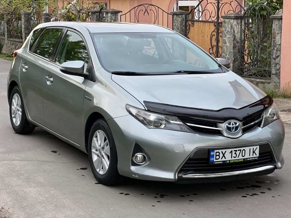 Toyota Auris Hybrid 1.8 + газ