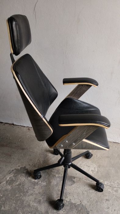 Fotel biurowy z drewna