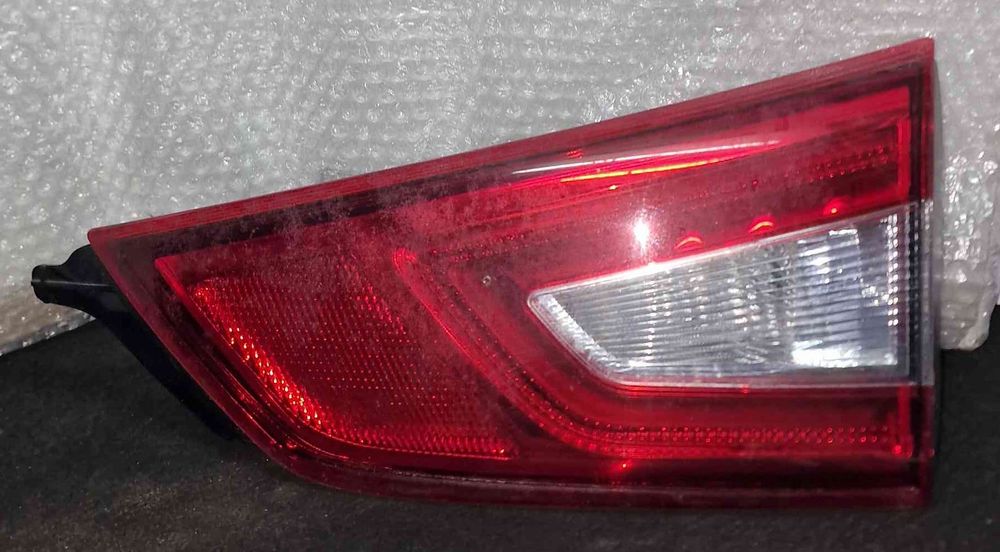 Farolim da Mala Direito - NISSAN QASHQAI I