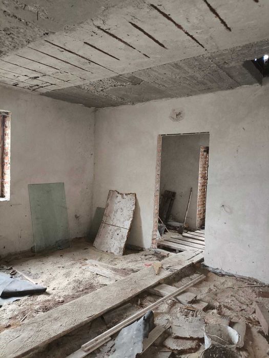 незавершений будинок та земельна ділянка 25 сот., с. Старий Добротвір