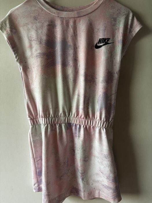 Komplet  Nike sukienka i wiatrowka 4-6 lat