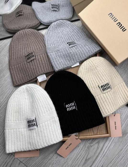 Шапка жіноча беж