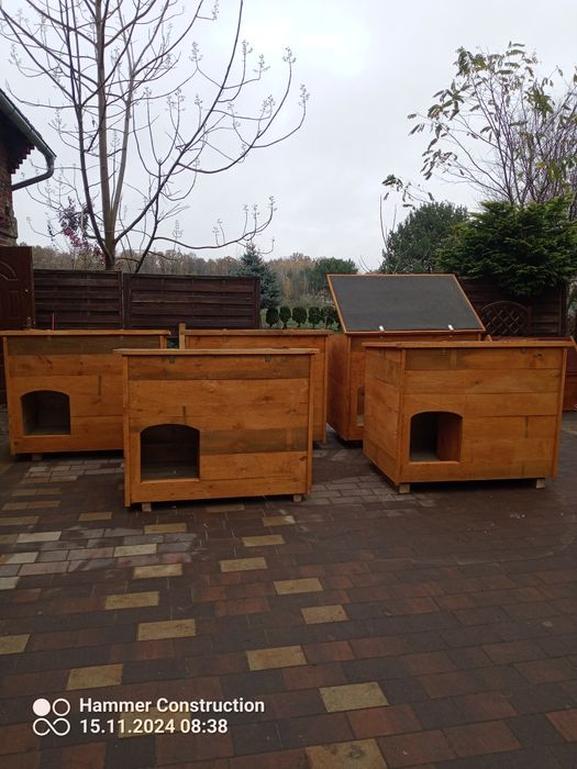 Buda dla psa ocieplana solidna duża