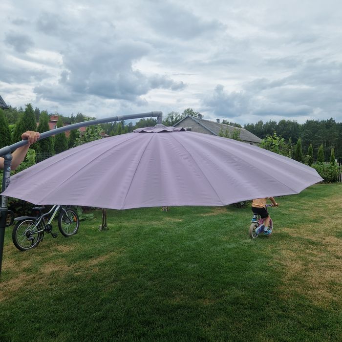 Duży parasol ogrodowy