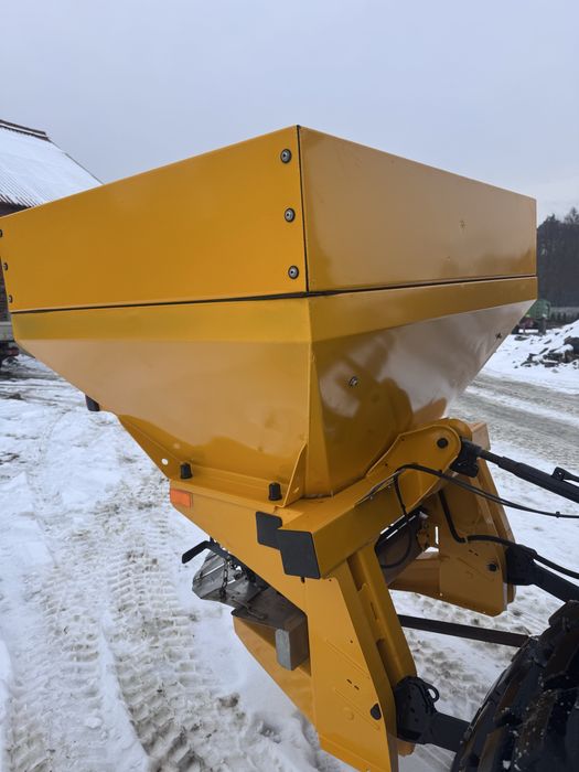 Posypywarka rozsiewacz do soli solarka Rauch Axeo 18.1 jak nowy