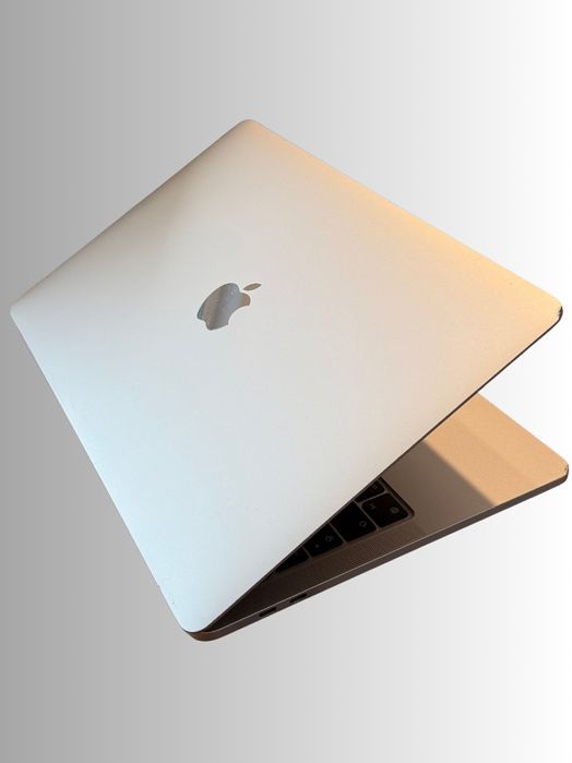 MacBook Pro 13” M1 (2020) – 8 CPU / 8 GPU – 8 GB RAM – TOUCH BAR