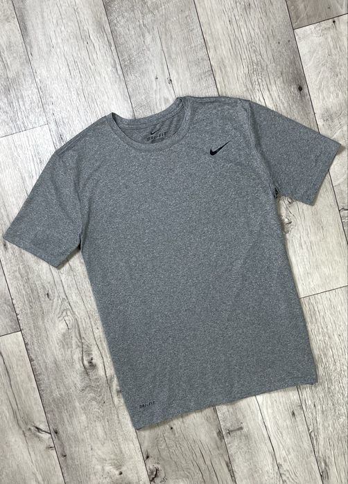 Nike dri-fit футболка L размер спортивная серая