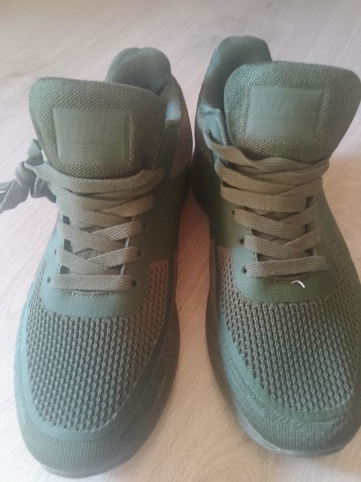 Продам кроссовки