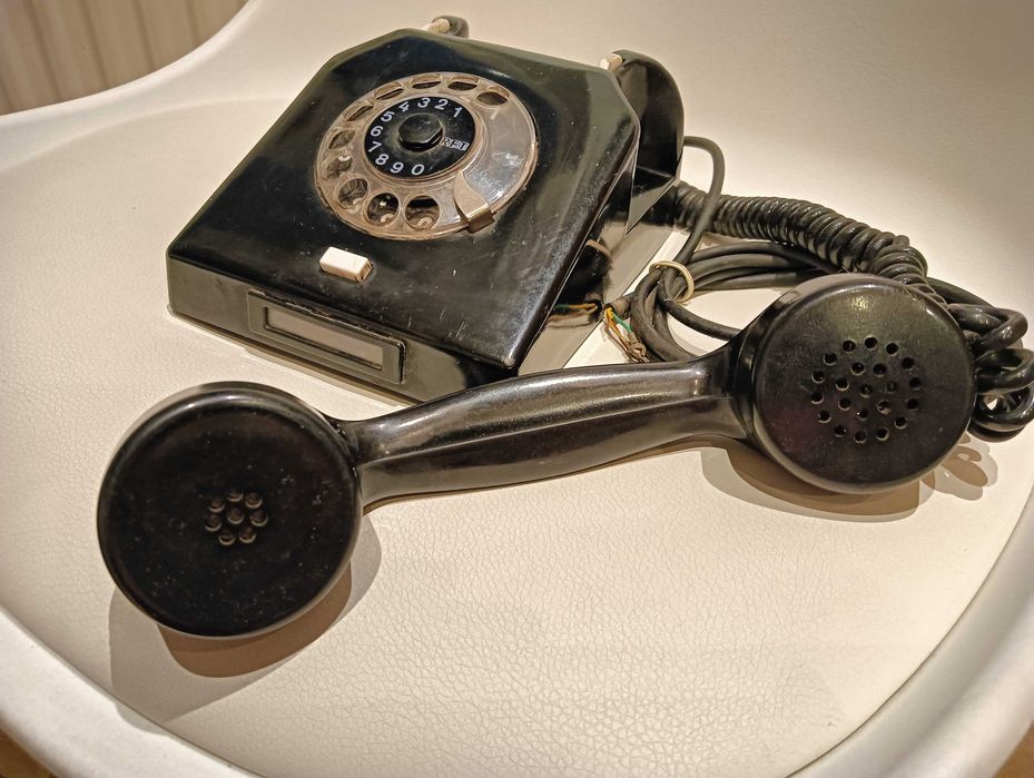 Stary  telefon RFT - bakelit