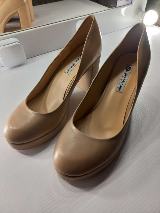 Продам туфлі, босоніжки