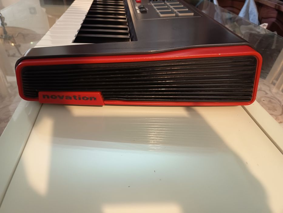 Controlador MIDI Novation Impulse 61 – 61 teclas – Excelente estado