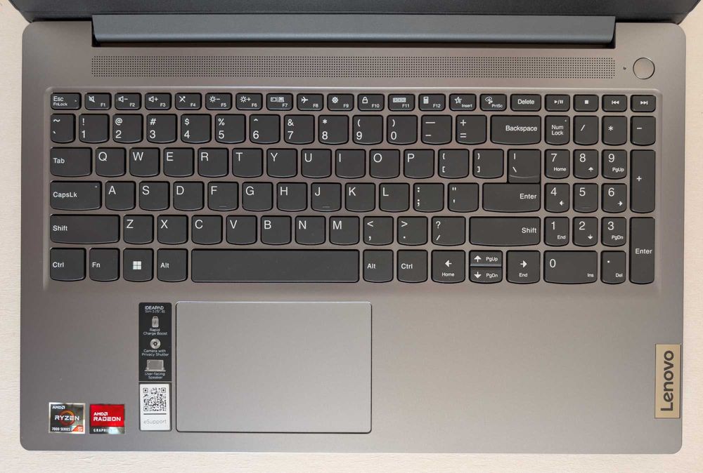 Laptop LENOVO IdeaPad Slim 3 15AMN8/15.6/AMD R5-7520U/8GB/SSD512/Win11