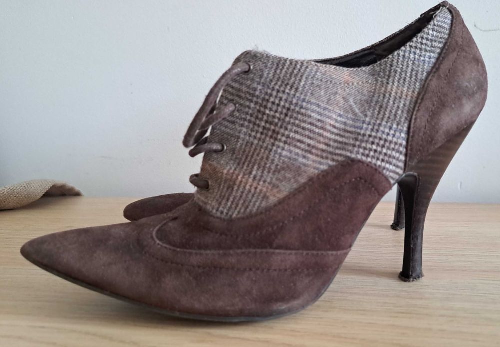 Pantofle, czółenka,  buty do kostki na obcasie,  zamszowe - Guess