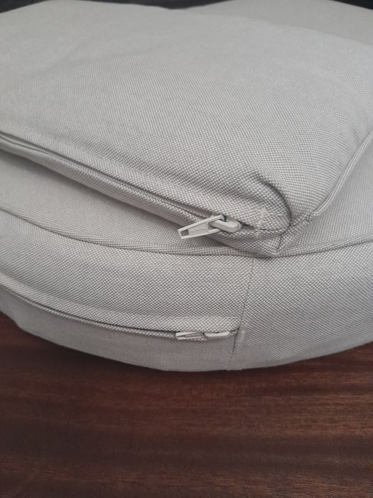 Cadeirão beje Ikea