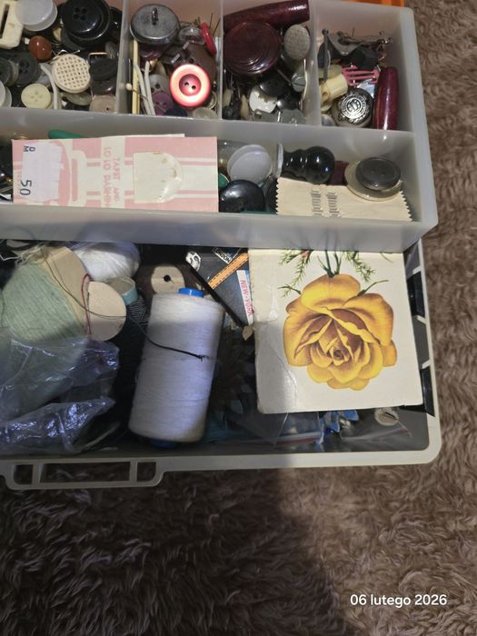 Zestaw nici w kasece