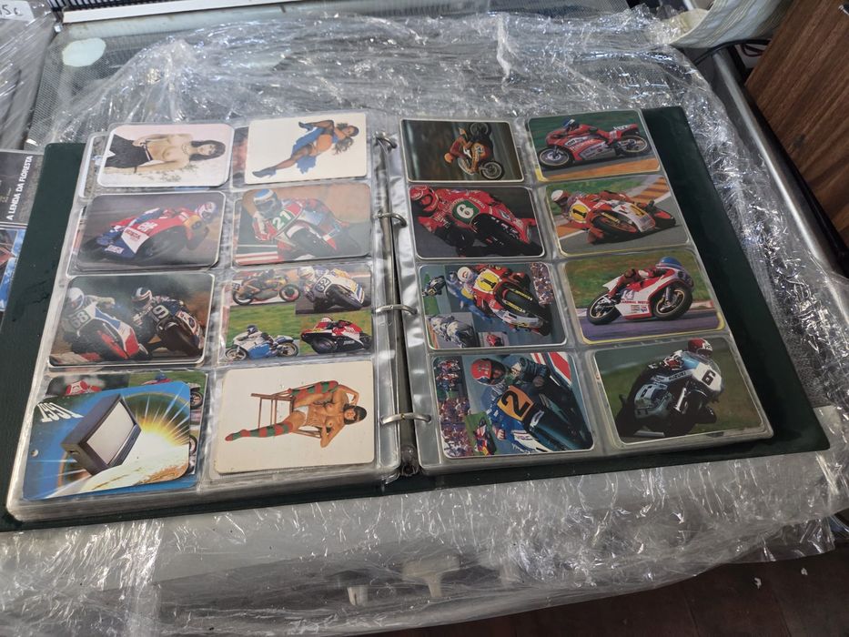 1300 calendários de bolso em estado novo a partir dos anos 70. 130 euros .