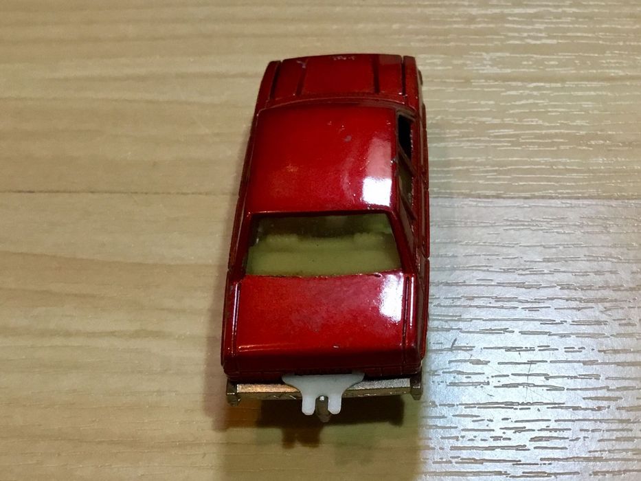 Miniaturas antigas Majorette Peugeot 604 e caravana St. tropez
