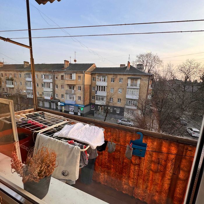 Продаж 4-кімнатної квартири в центрі міста (вул. Бельведерська)